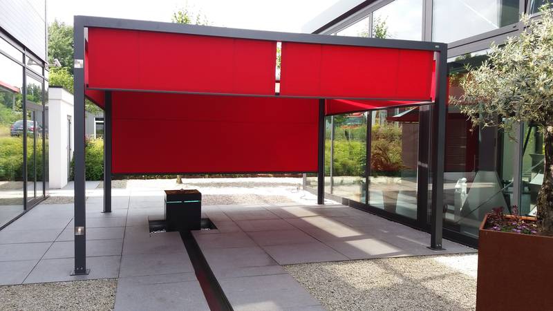 Q.bus – freistehende Sonnenschutzanlage