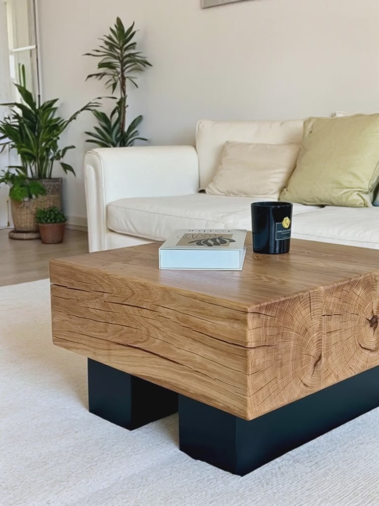 Couchtisch aus Eiche, Tischgestell aus Metall