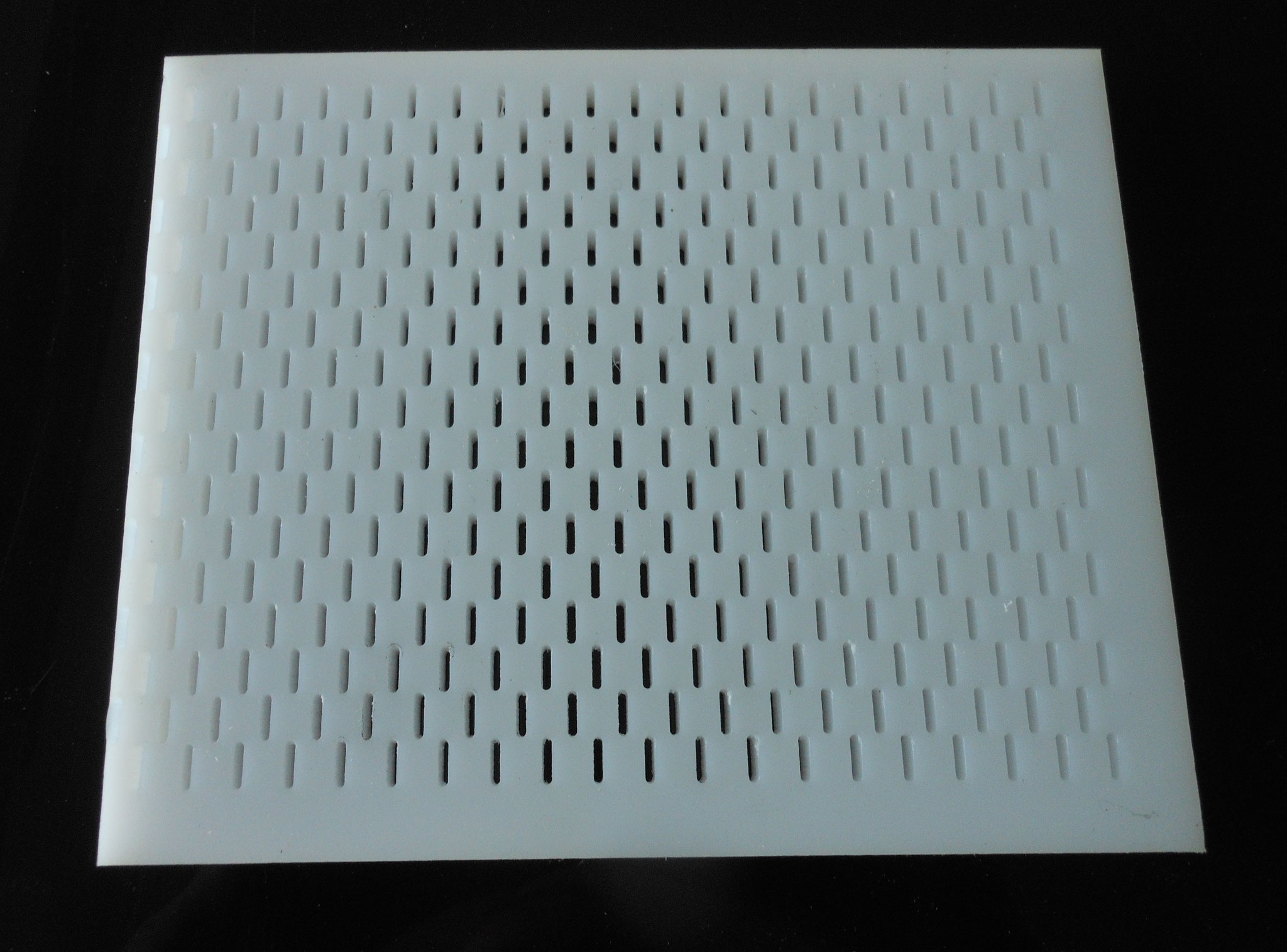 Schlitzperforation Galvanotechnik