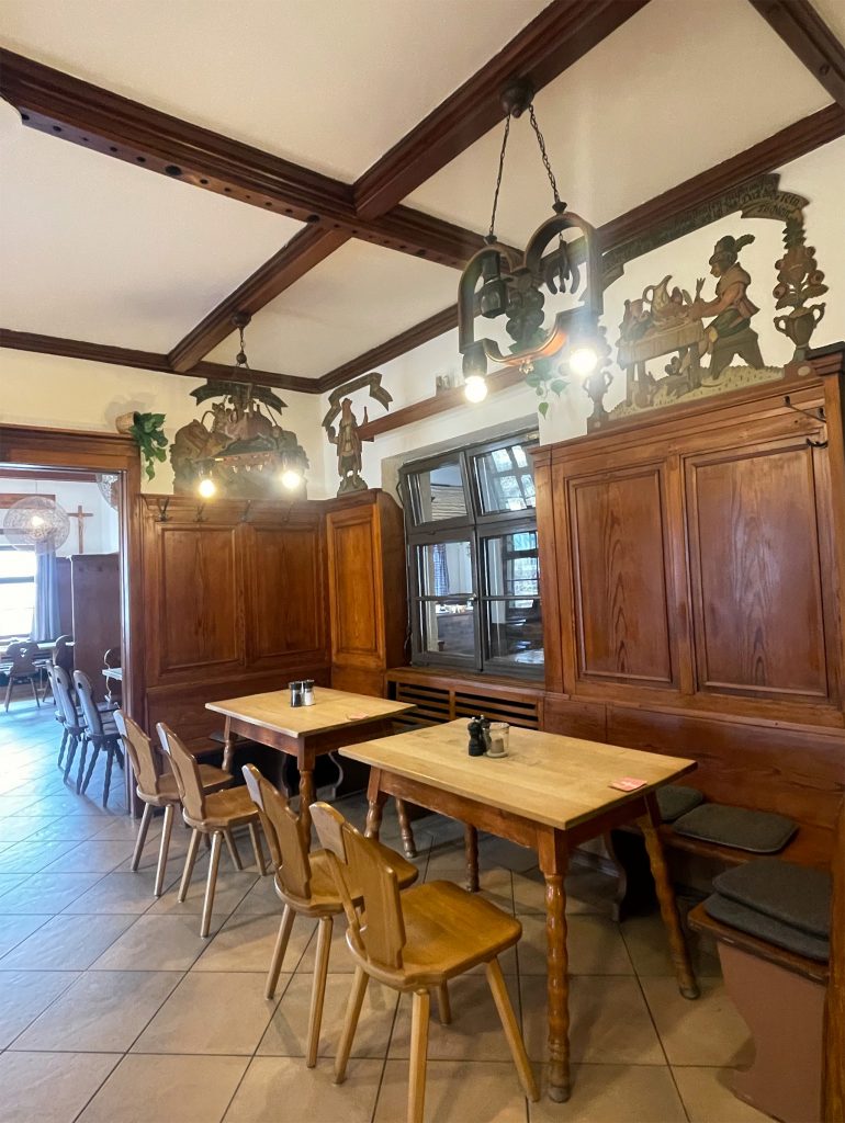 Schank im Bräustüberl