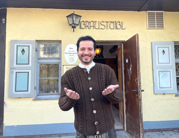 Waseem Tufail vor dem Bräustüberl