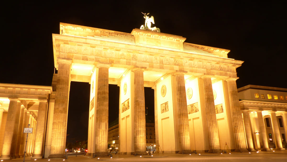 Lagenetz Brandenburger Tor bei Nacht