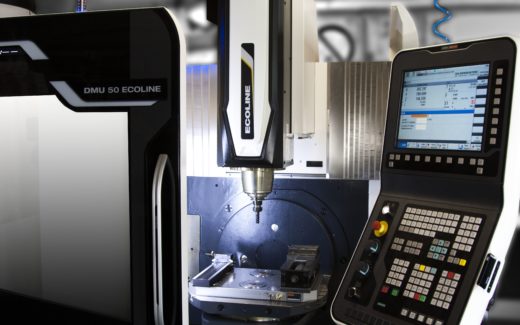 Bedienpult einer CNC-Maschine