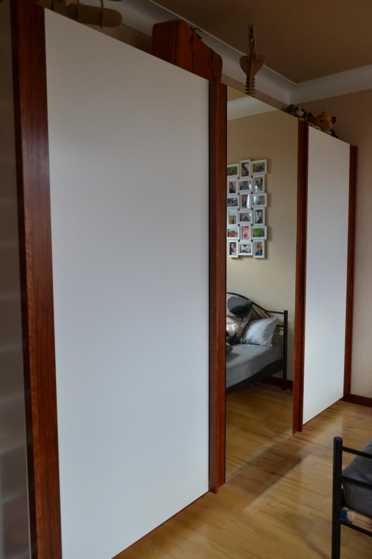 Kleiderschrank