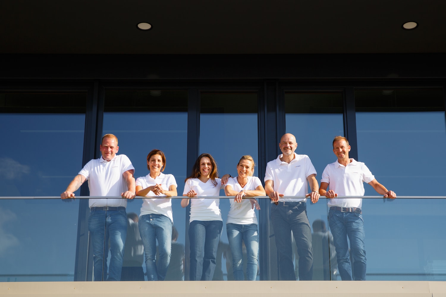 Ultrana-Team im Firmengebäude