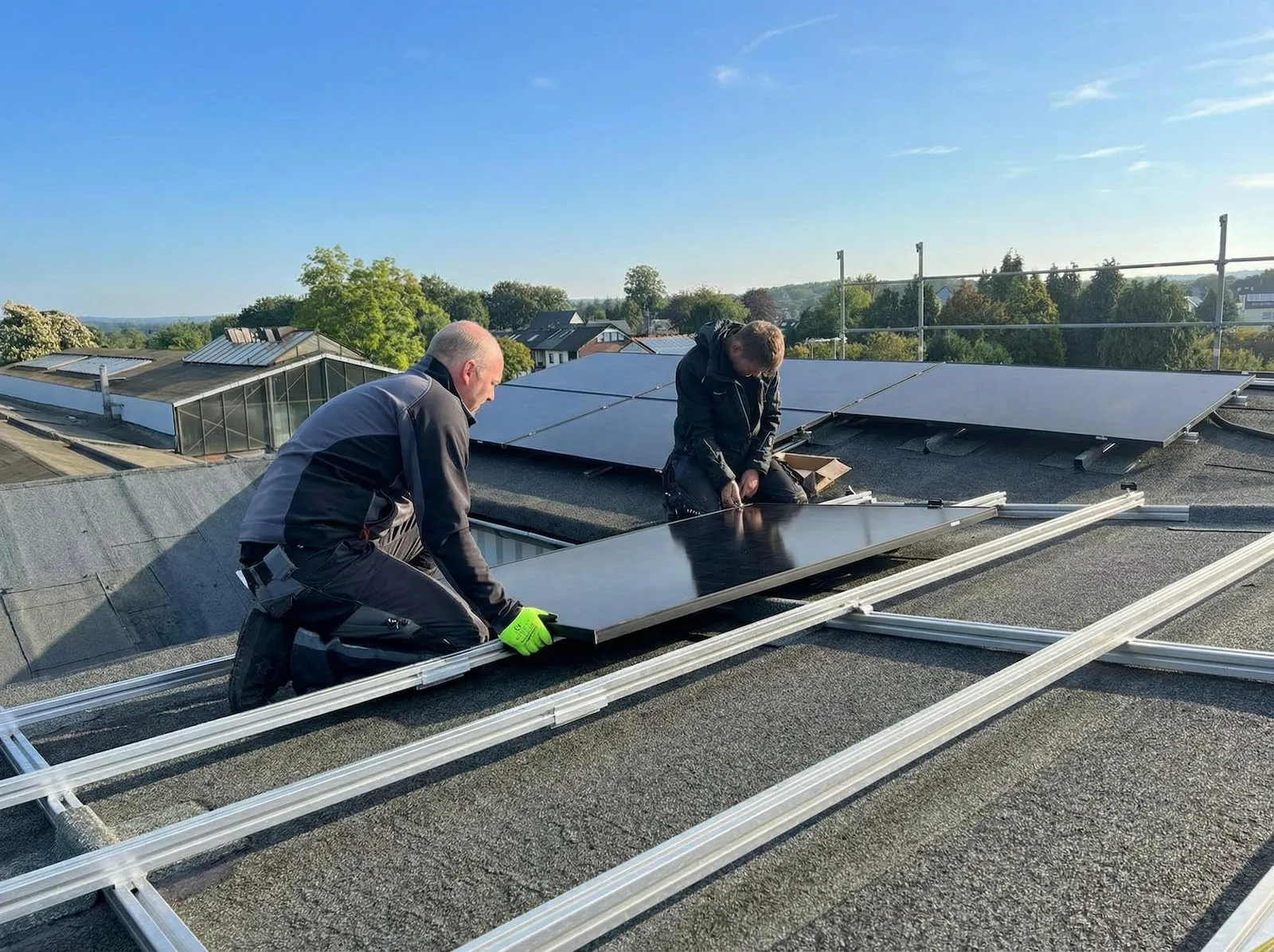 Dachmontage einer Solaranlage in Witzhelden