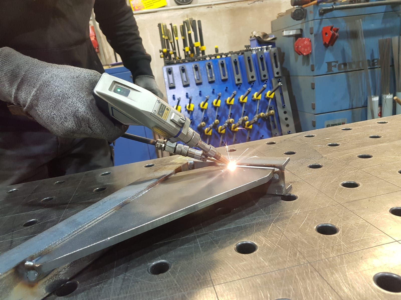 Laser-Handgeschweißte Baugruppe