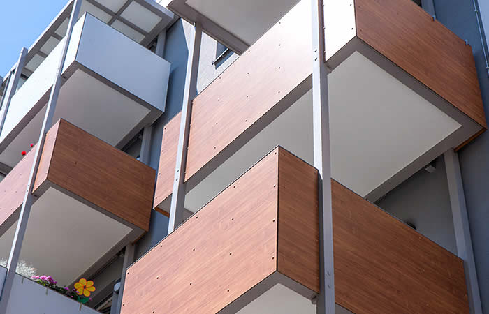 Balkonverkleidung in Holzoptik
