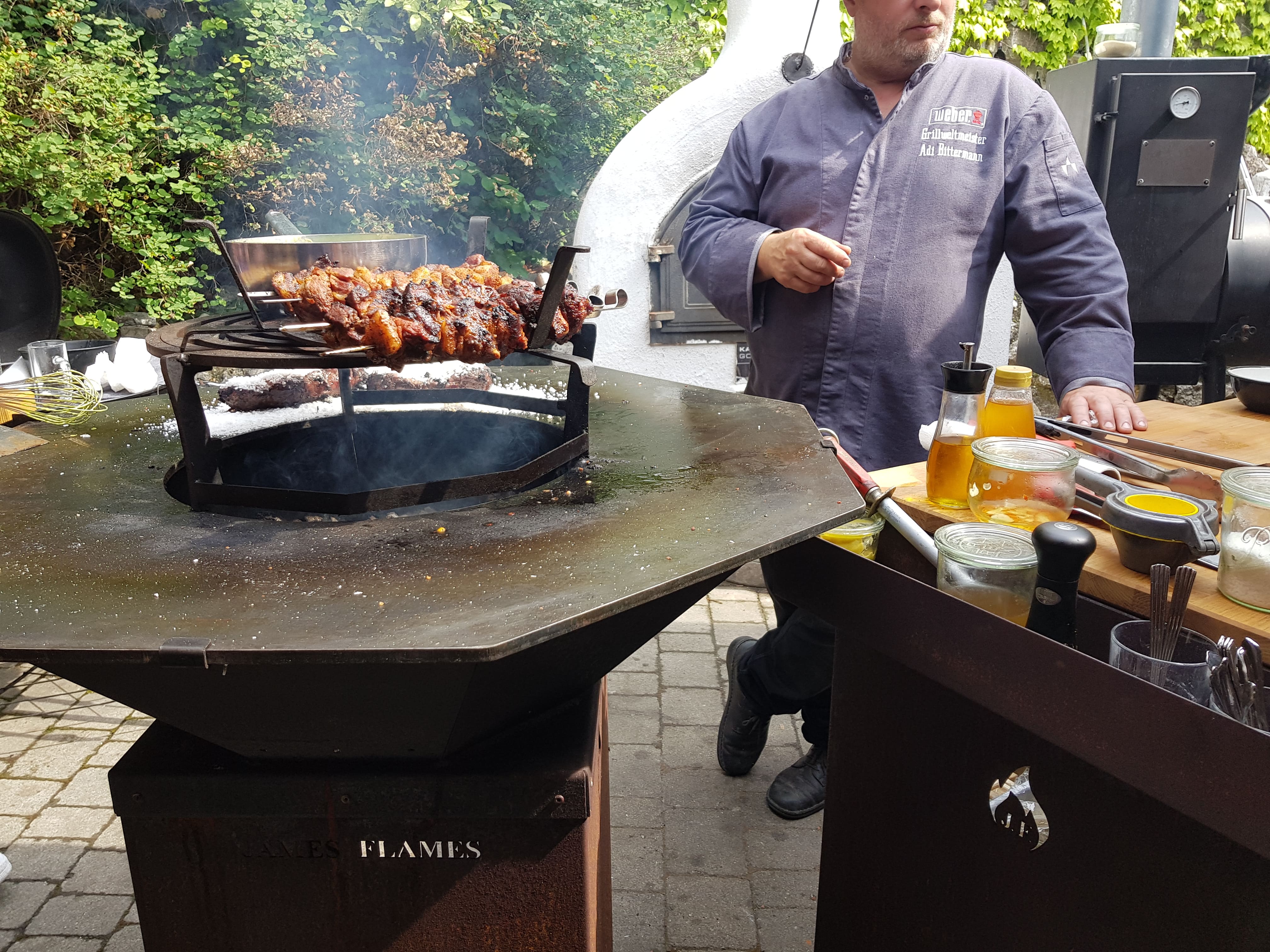 Grillgut auf der Plancha-Grillplatte