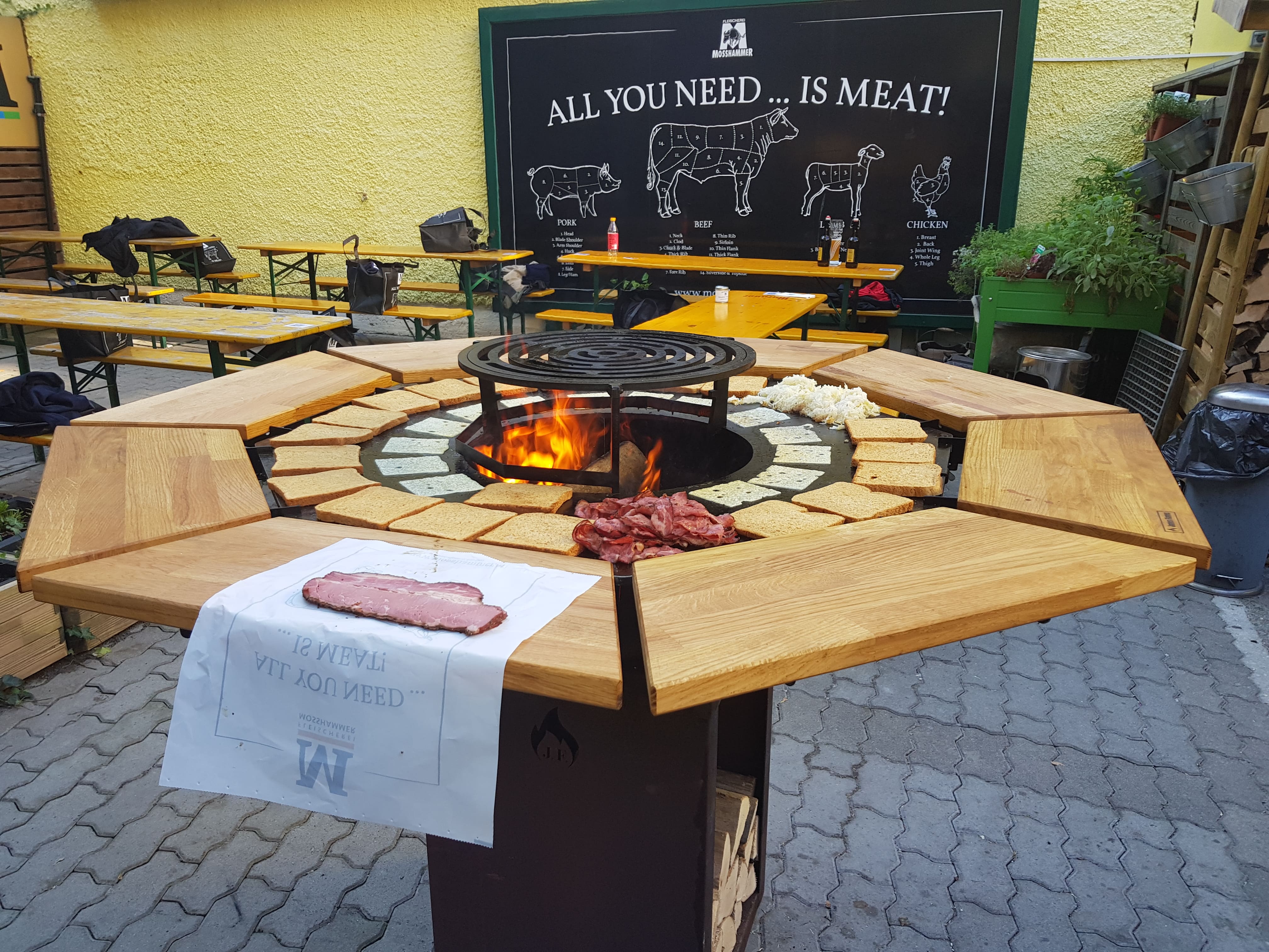 Grillabend mit Plancha-Grill im Garten