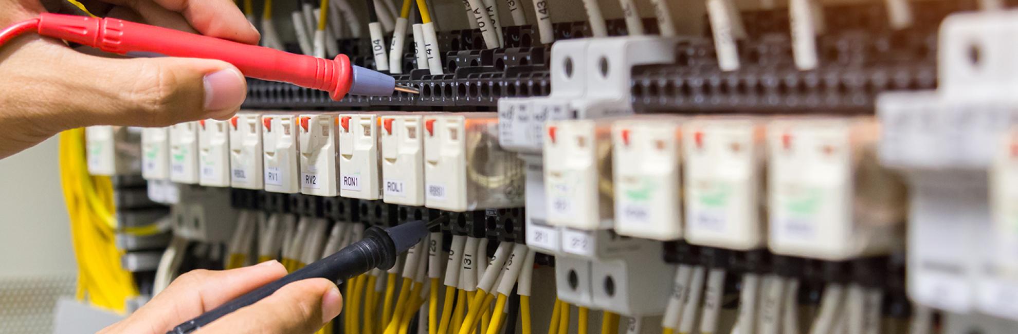 Installation von Netzwerk- und Elektroanlagen