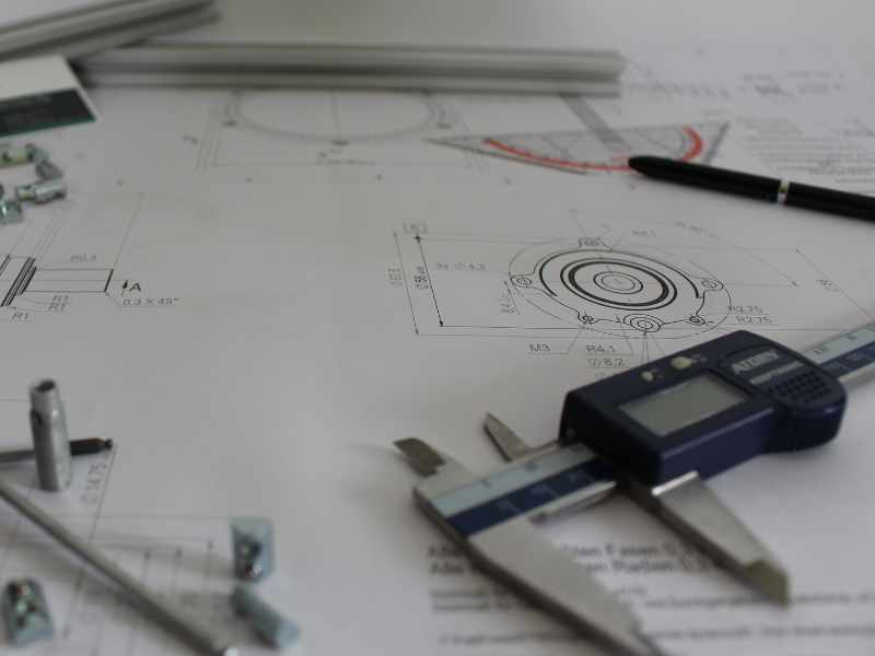 Engineering-Team bei der Maschinenentwicklung