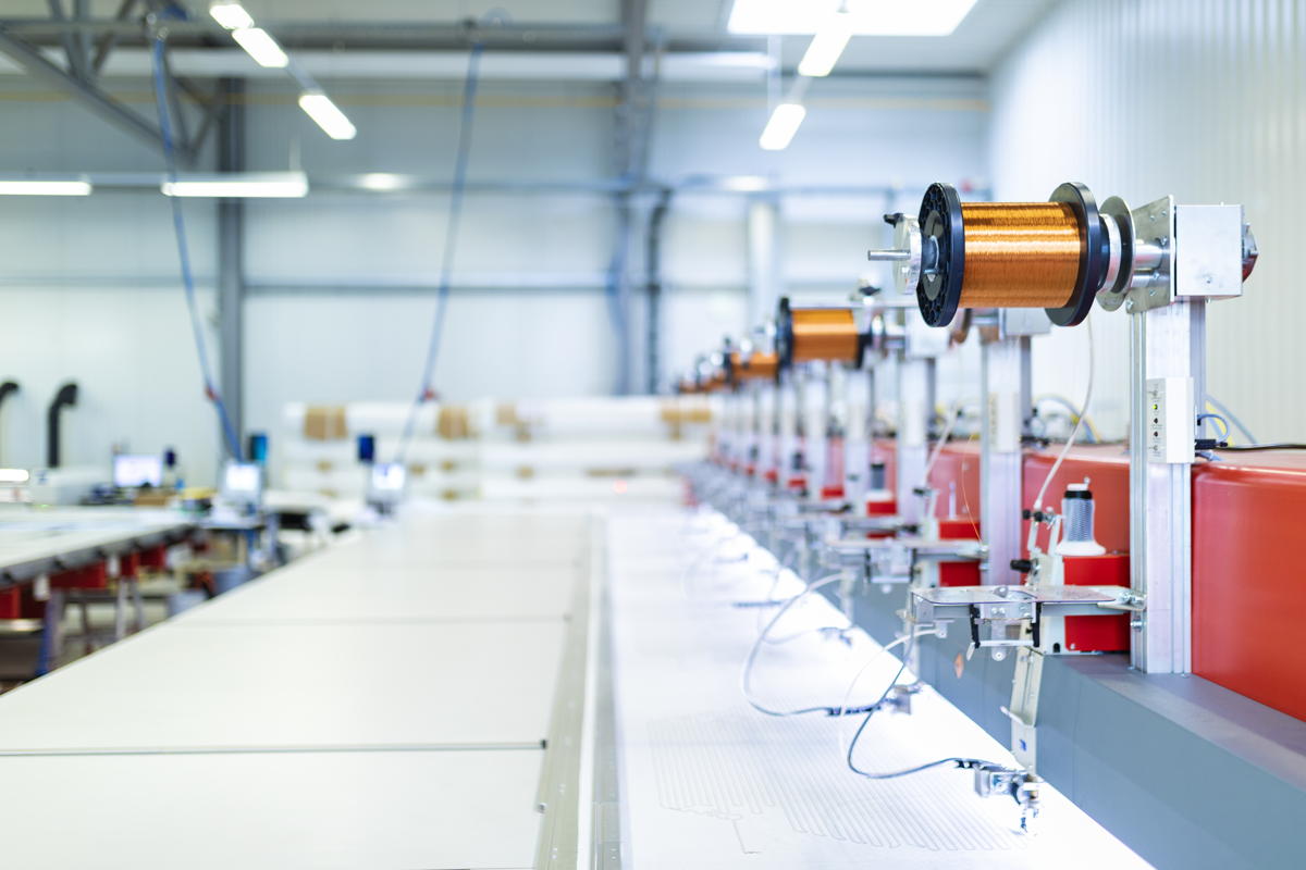 Technical embroidery with wires and heating wires