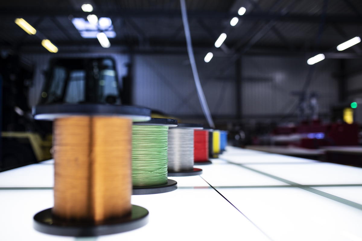 Yarns, wires & heating wires
