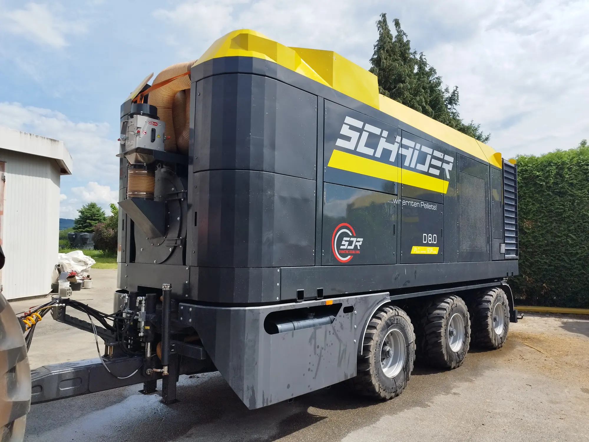 Pelletec D8.0 mit Slogan '…wir ernten Pellets'
