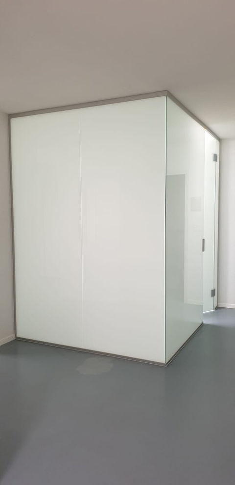 Ganzglasanlage