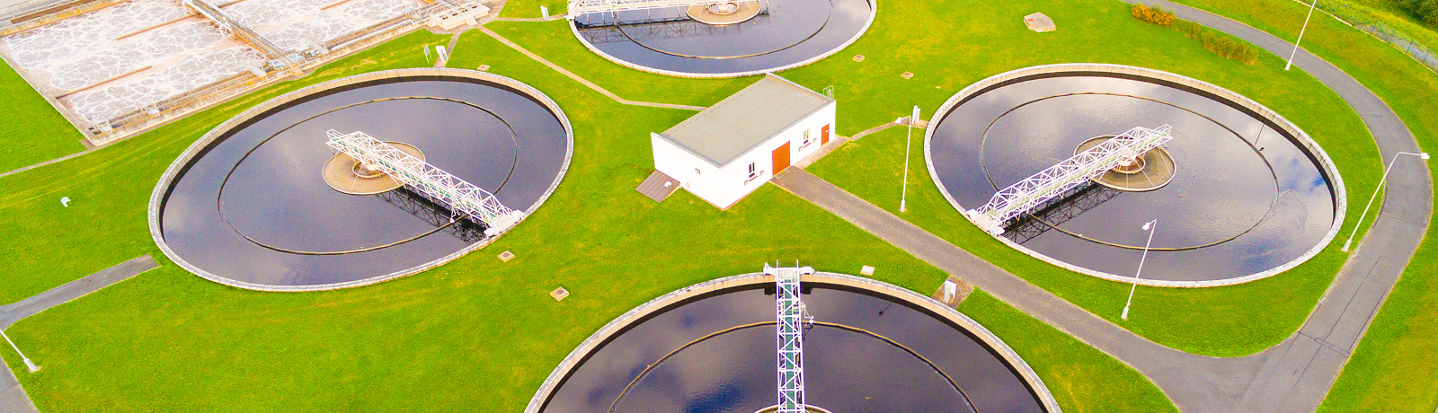 Abwasserpumpen, Rührwerke, Schlammabgabegalgen für Kläranlagen