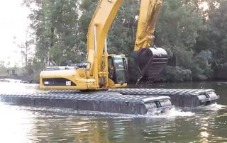 Schwimmfähige amphibische Maschine