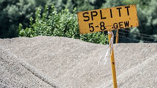 Sand, Kies, Splitt und Humus aus der Moräne