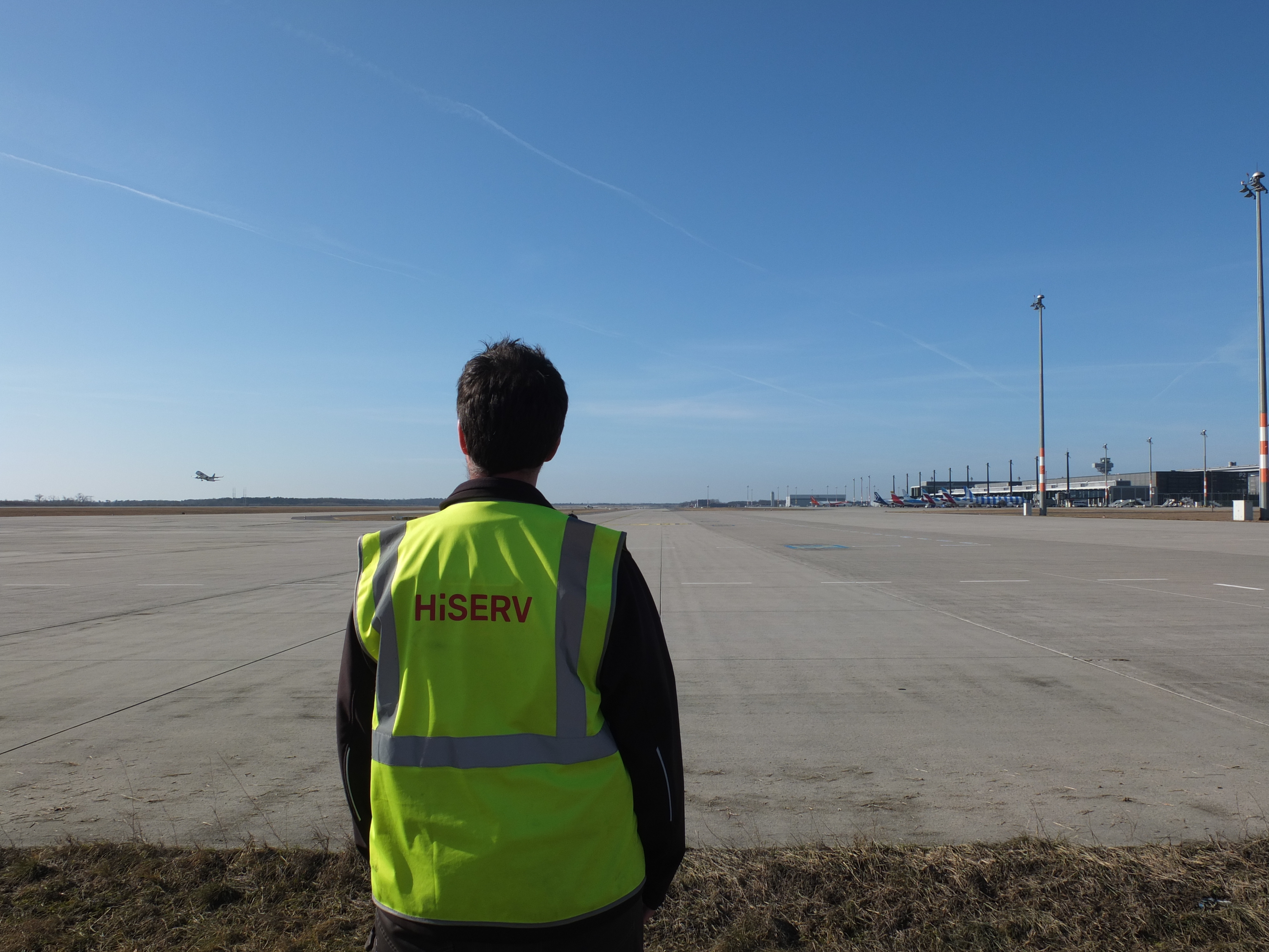 GSE-Einsatz vor dem Flugzeug
