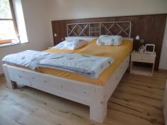 Bett aus Zirbenholz