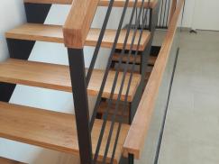 Treppe mit Eichenstufen