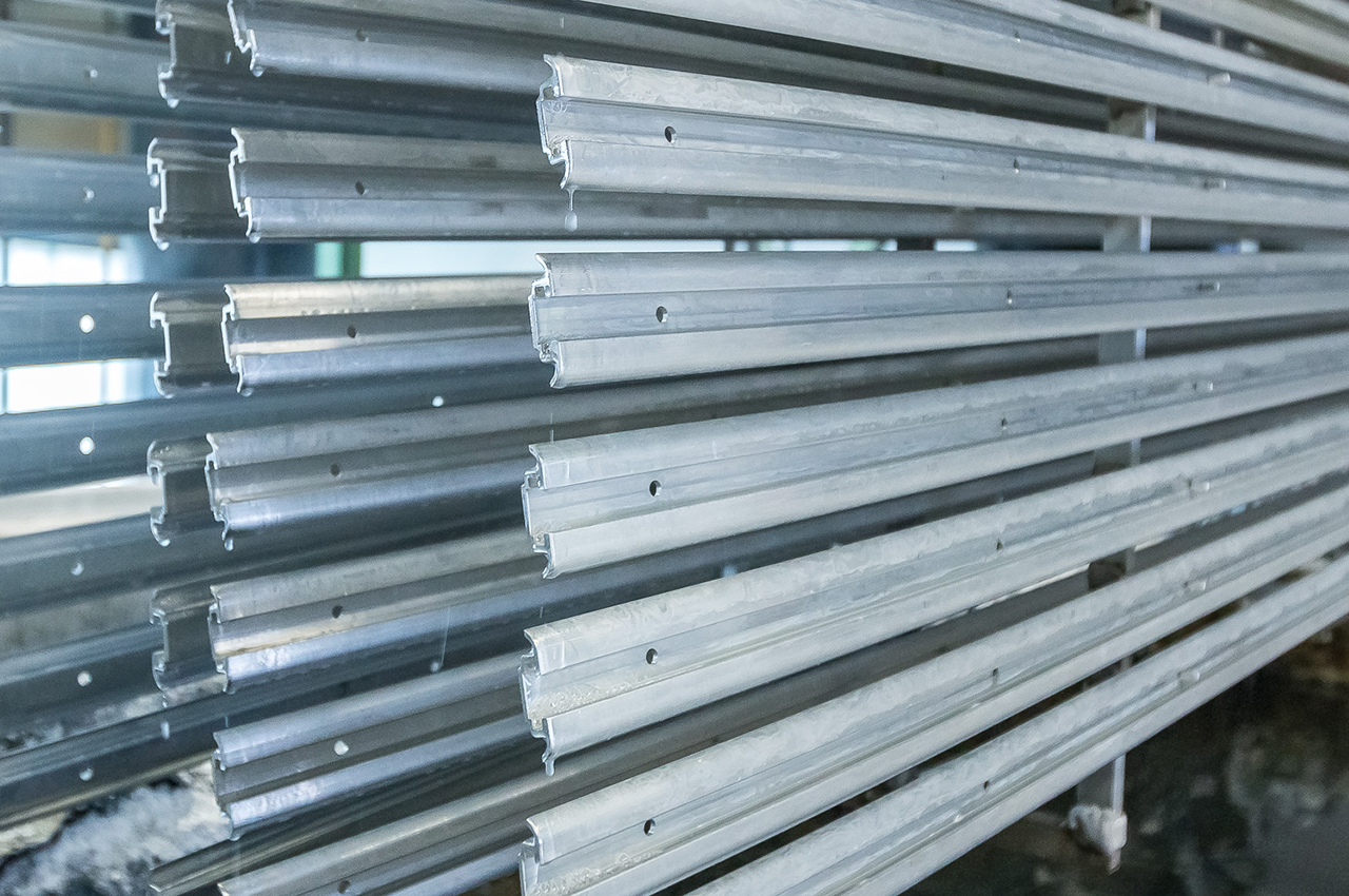 Bauteile aus Aluminium und Edelstahl