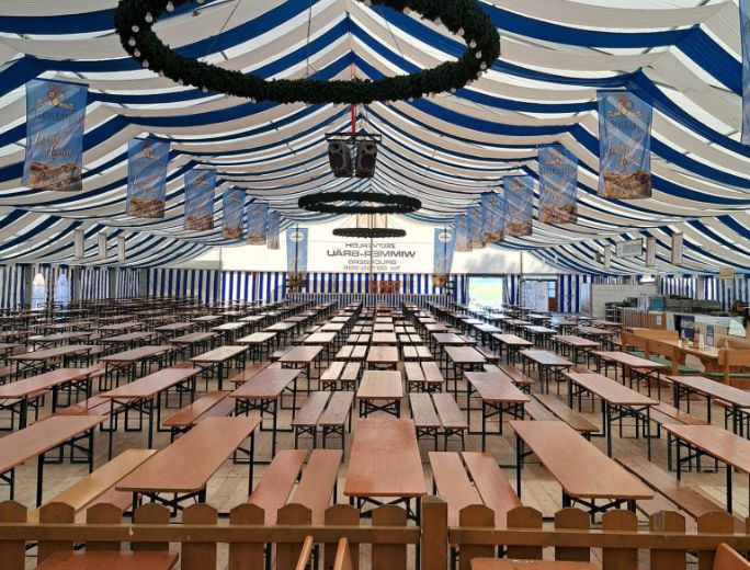 Festzeltgarnituren im Bierzelt (Verleihservice)
