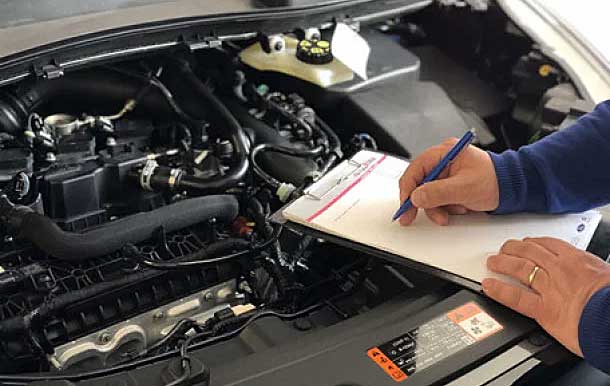 Motorraum und Prüfung