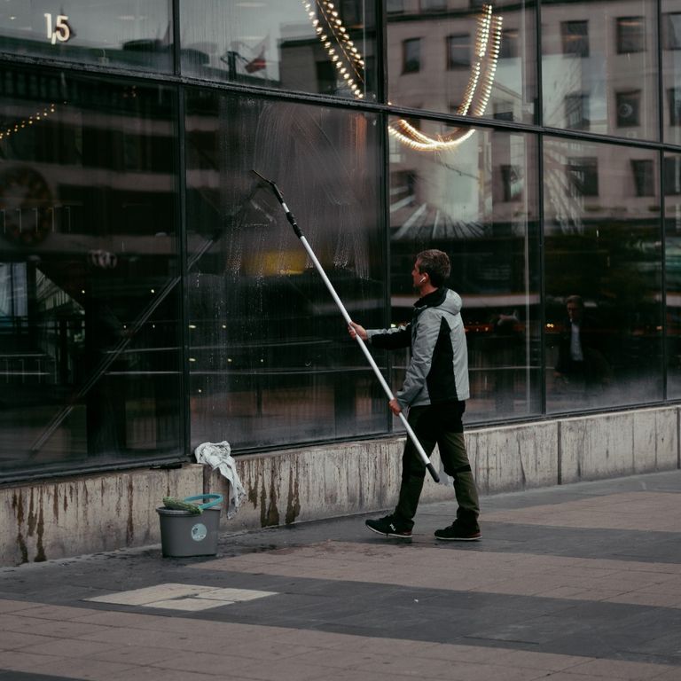 Window cleaning with telescopic pole