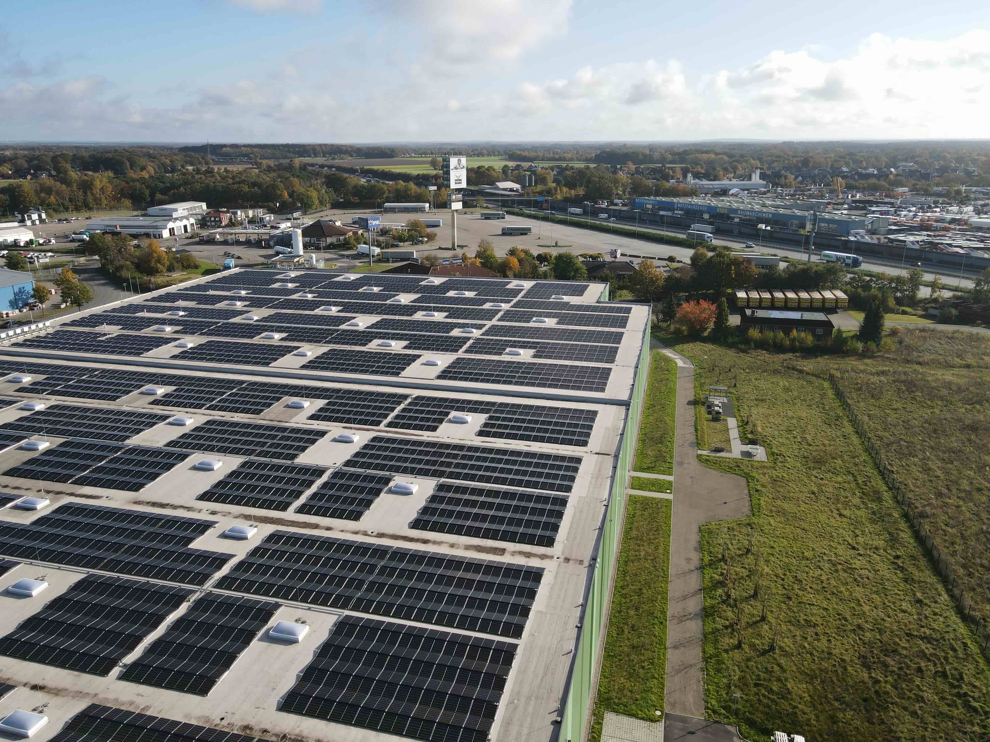 Roof area of the logistics property in Sittensen