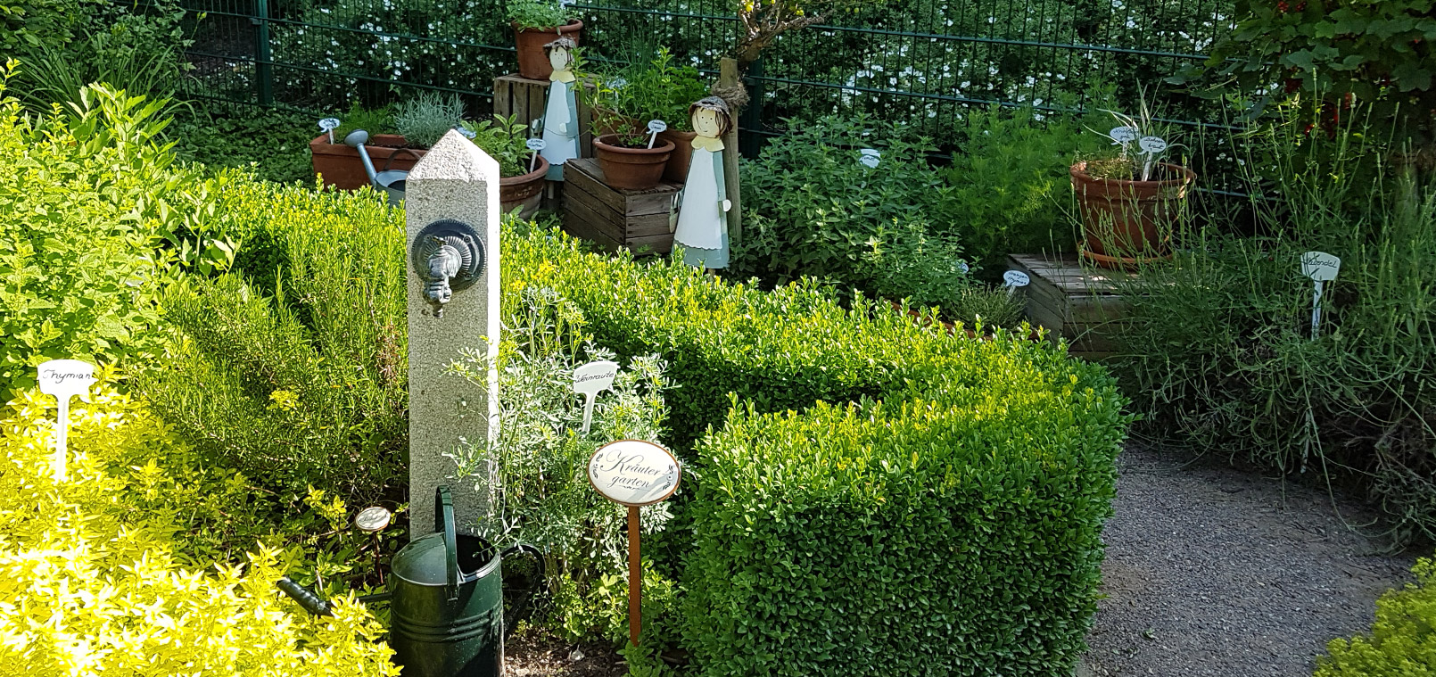 Sinnesgarten mit behindertengerechten Gehwegen