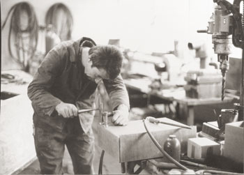 Installateur bei der Arbeit, um 1962