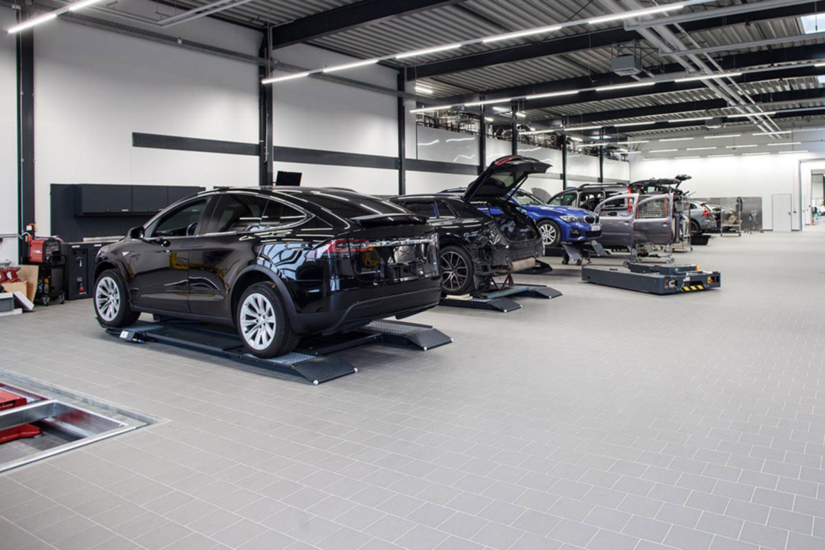 Elektrofahrzeug-Reparatur