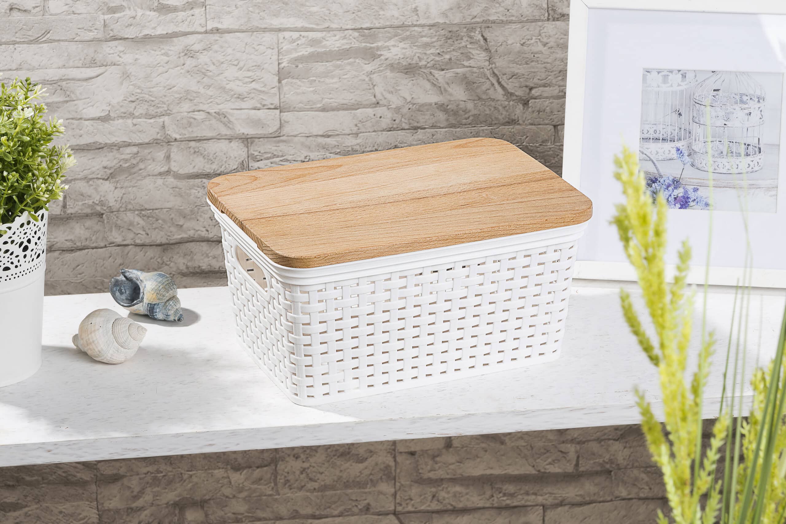 Rattankorb mit Holzdeckel