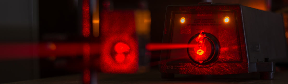 Lasermessstrahl bei der Maschinenvermessung