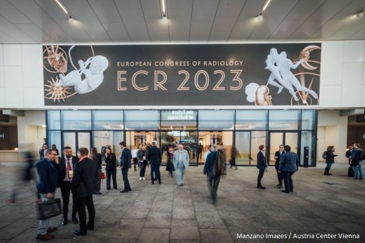 LED-Display am Eingang des Austria Center Vienna