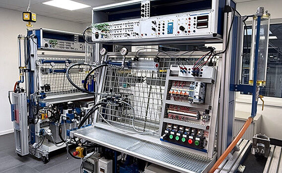 Hydraulik-Schulungen an modernisierten Übungsständen