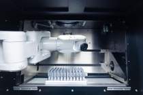 AMCM M 290 Kilowatt-System mit Roboterarm für Multi-Material-Anwendungen