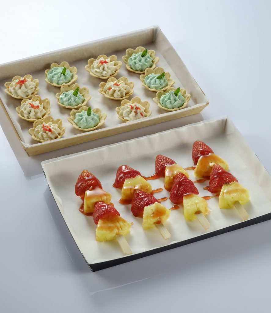 Kartonagen-Tray mit transparentem Deckel
