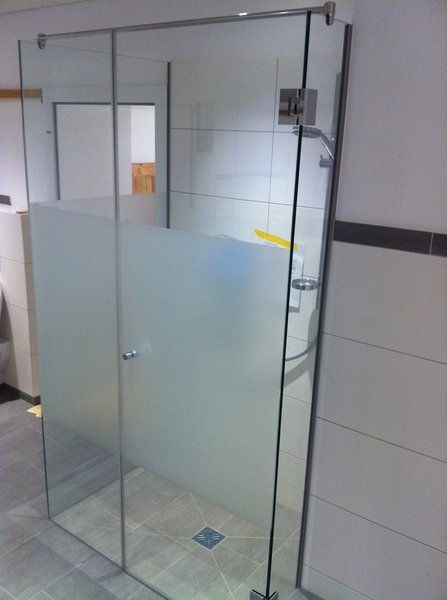 Frameless glass shower