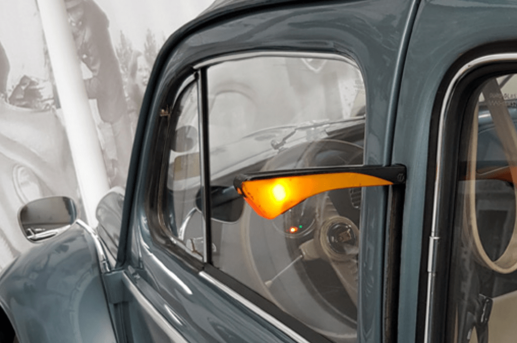 Push button (seat belt)