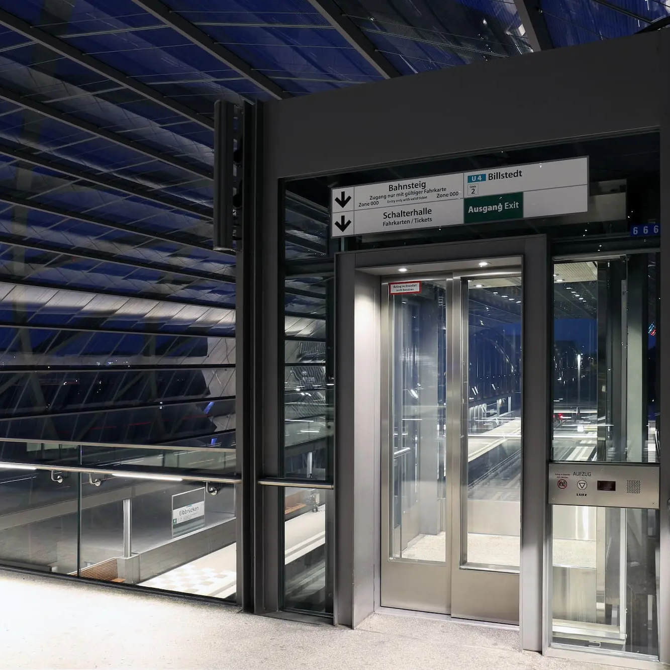 Hydraulikaufzug Haltestelle Elbbrücken