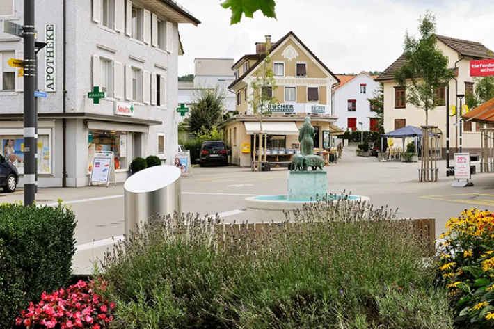Abfallbehälter und Stadtmobiliar