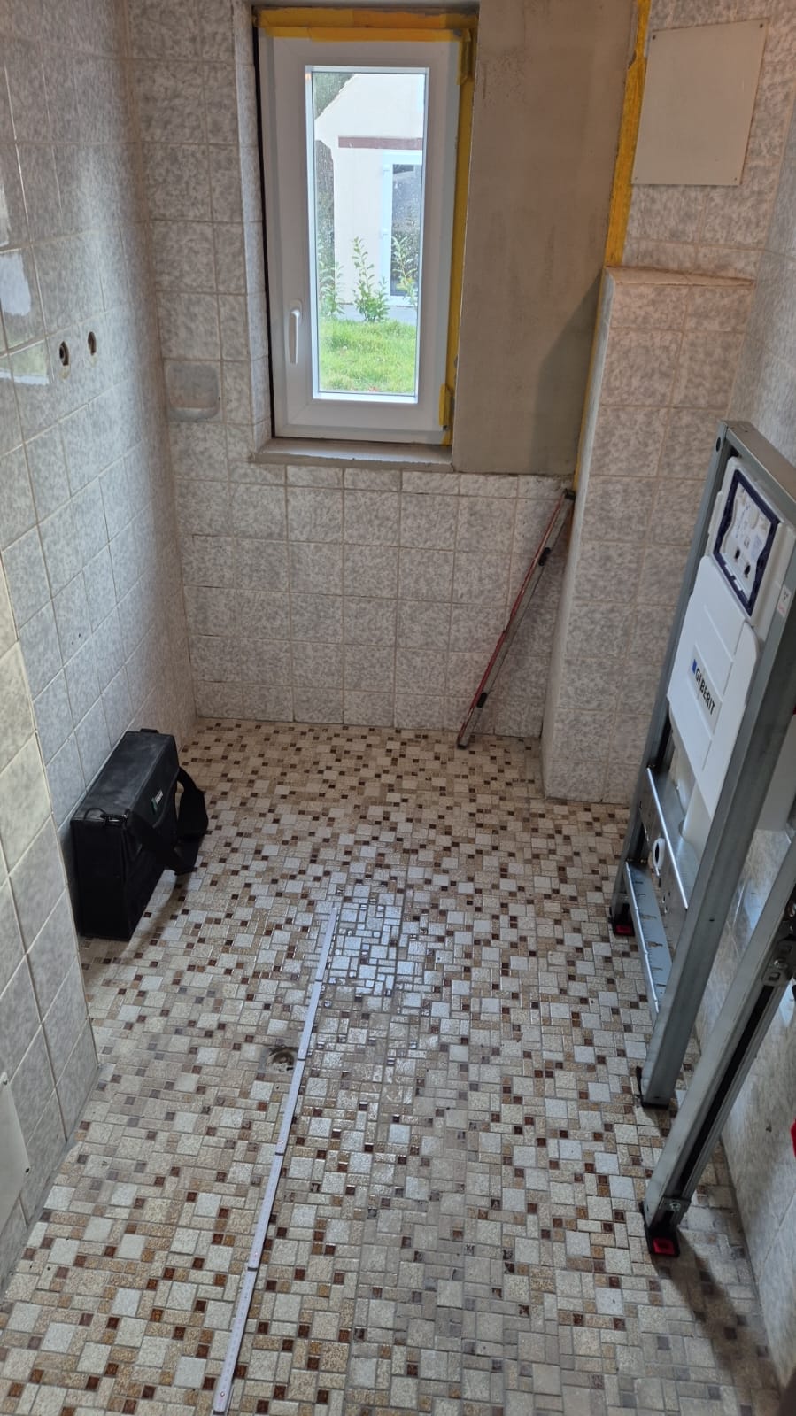 Badinstallation (Kellerumbau zum Badezimmer)