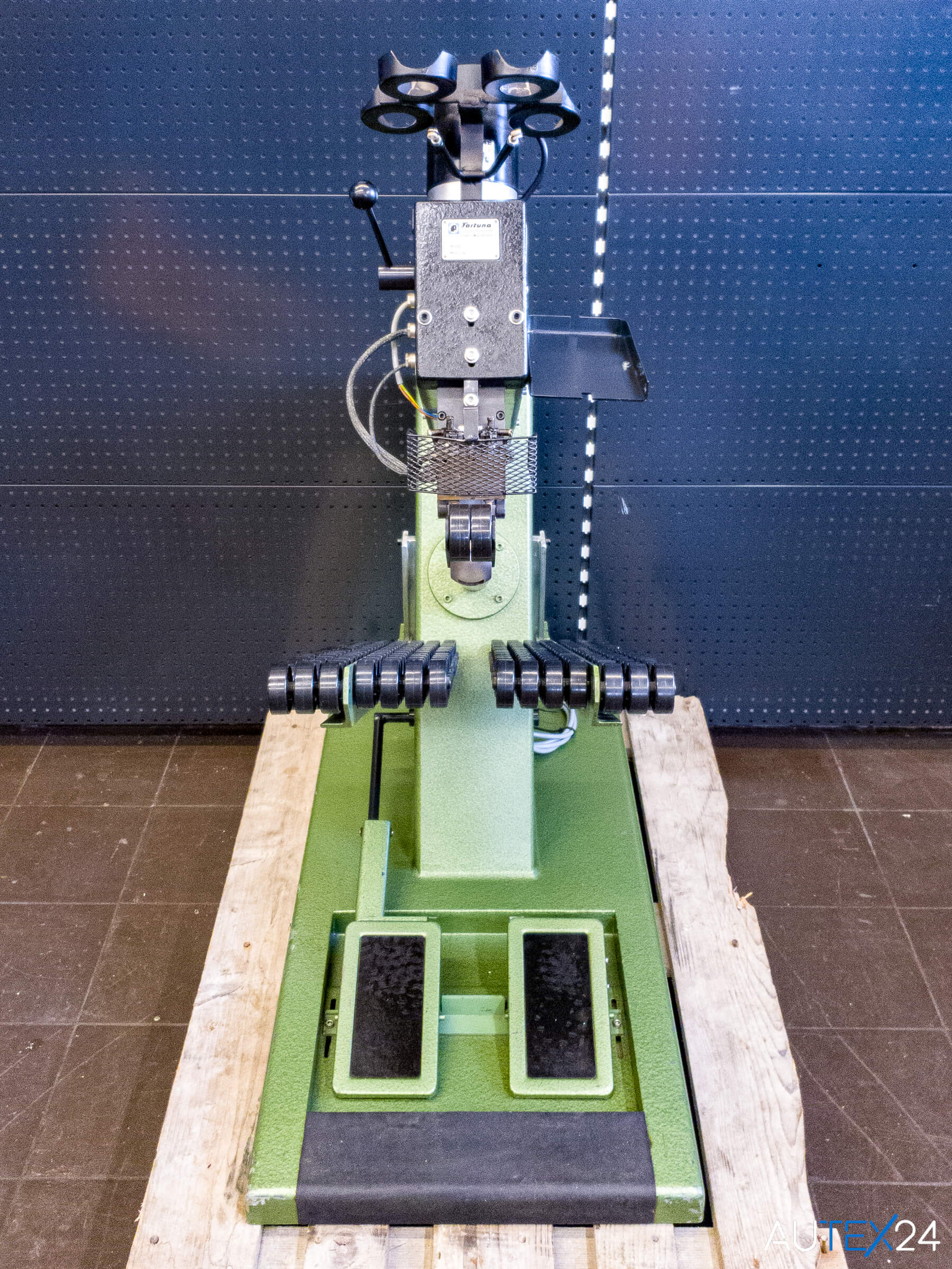 Fortuna 8066 Nahtausreib- und Klebemaschine