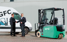 Handover of a forklift to a customer