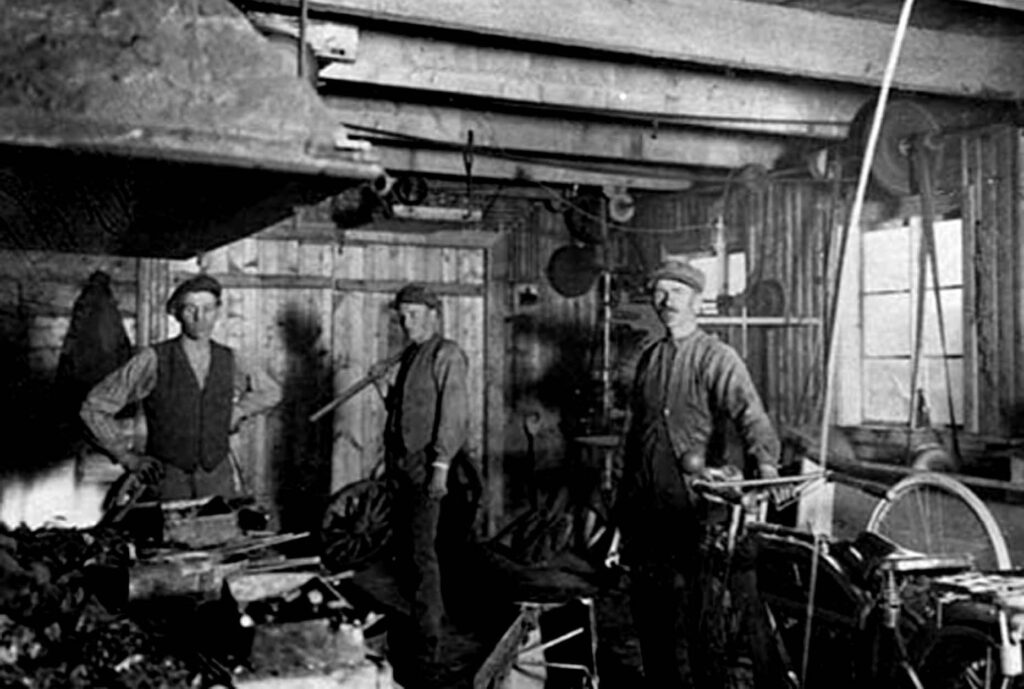 Historische Aufnahme der Gründungsfabrik in Ilsbo, 1919