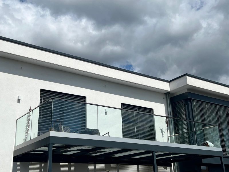 Balkon mit Ganzglasgeländer