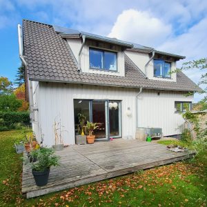 Holzfenster im skandinavischen Stil